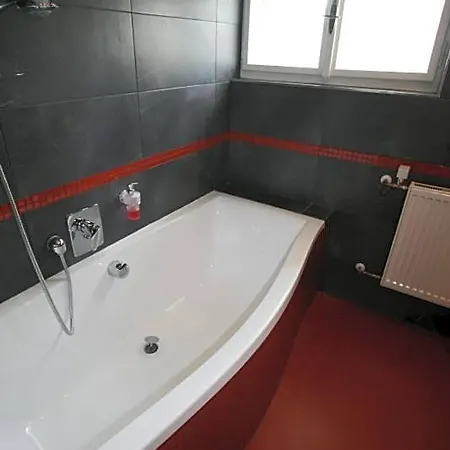 Krystal Hotel 3*