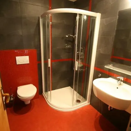 Krystal Hotel 3*